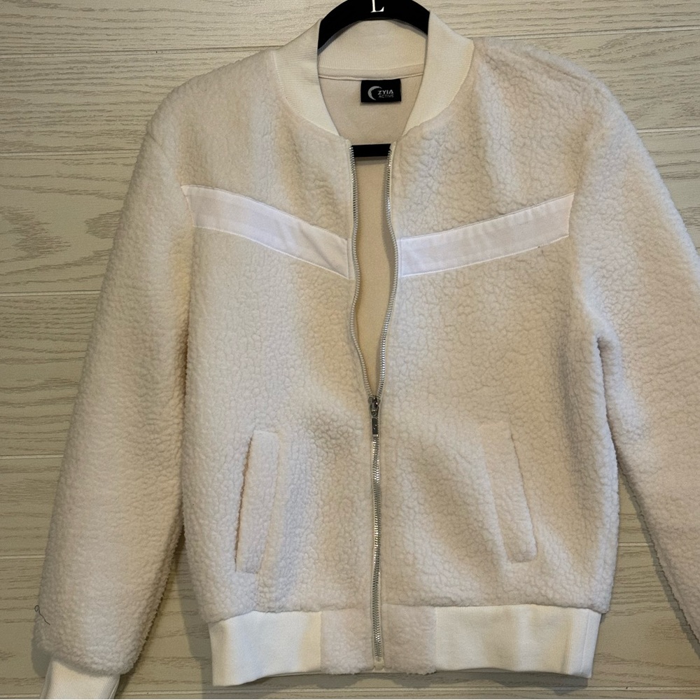 Zyia Sherpa women’s XS jacket.